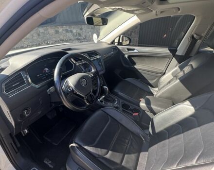 Білий Фольксваген Тігуан, об'ємом двигуна 2 л та пробігом 151 тис. км за 23000 $, фото 6 на Automoto.ua