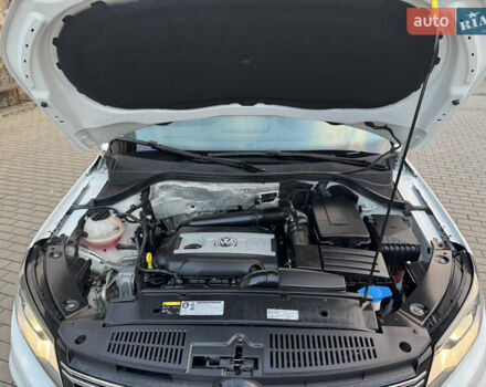 Белый Фольксваген Тигуан, объемом двигателя 2 л и пробегом 54 тыс. км за 15200 $, фото 93 на Automoto.ua