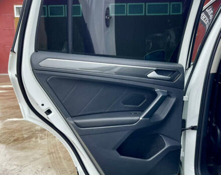 Белый Фольксваген Тигуан, объемом двигателя 2 л и пробегом 210 тыс. км за 23999 $, фото 47 на Automoto.ua