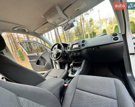 Белый Фольксваген Тигуан, объемом двигателя 1.98 л и пробегом 135 тыс. км за 12899 $, фото 61 на Automoto.ua