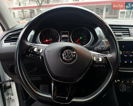 Білий Фольксваген Тігуан, об'ємом двигуна 2 л та пробігом 145 тис. км за 23600 $, фото 39 на Automoto.ua