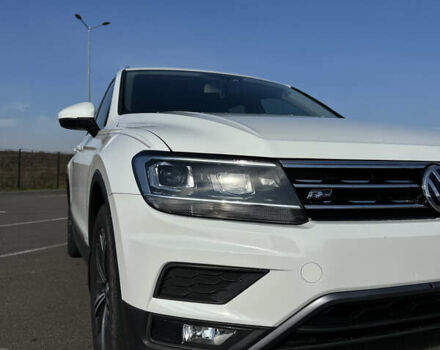 Белый Фольксваген Тигуан, объемом двигателя 2 л и пробегом 192 тыс. км за 17200 $, фото 2 на Automoto.ua