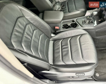 Білий Фольксваген Тігуан, об'ємом двигуна 2 л та пробігом 66 тис. км за 30999 $, фото 90 на Automoto.ua