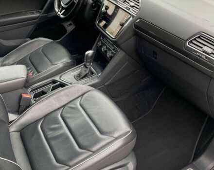 Білий Фольксваген Тігуан, об'ємом двигуна 2 л та пробігом 96 тис. км за 10000 $, фото 10 на Automoto.ua