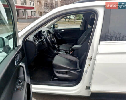 Білий Фольксваген Тігуан, об'ємом двигуна 2 л та пробігом 145 тис. км за 23600 $, фото 34 на Automoto.ua