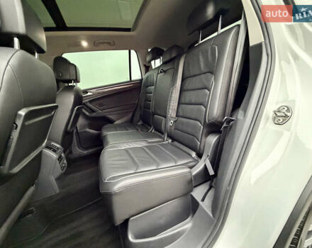 Білий Фольксваген Тігуан, об'ємом двигуна 2 л та пробігом 66 тис. км за 30999 $, фото 76 на Automoto.ua