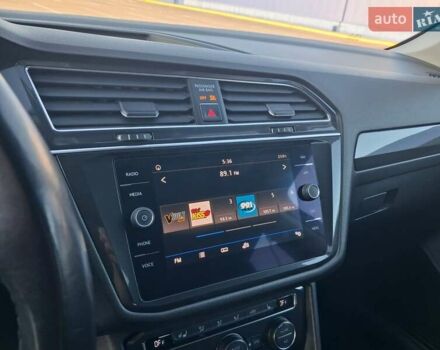 Білий Фольксваген Тігуан, об'ємом двигуна 2 л та пробігом 120 тис. км за 23400 $, фото 16 на Automoto.ua