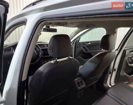 Білий Фольксваген Тігуан, об'ємом двигуна 2 л та пробігом 145 тис. км за 23600 $, фото 71 на Automoto.ua