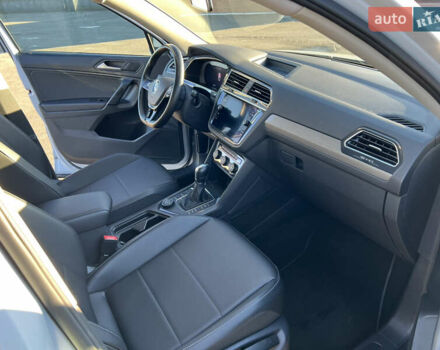 Белый Фольксваген Тигуан, объемом двигателя 2 л и пробегом 84 тыс. км за 22700 $, фото 10 на Automoto.ua