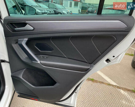 Білий Фольксваген Тігуан, об'ємом двигуна 2 л та пробігом 182 тис. км за 31600 $, фото 73 на Automoto.ua