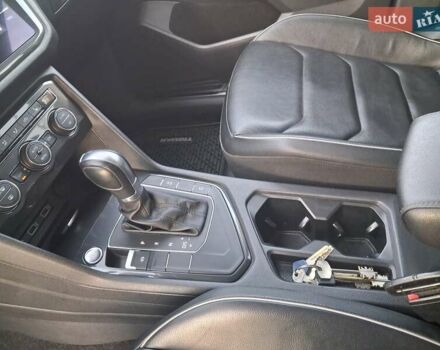 Білий Фольксваген Тігуан, об'ємом двигуна 2 л та пробігом 120 тис. км за 23400 $, фото 15 на Automoto.ua