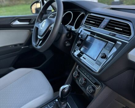 Білий Фольксваген Тігуан, об'ємом двигуна 2 л та пробігом 122 тис. км за 14303 $, фото 4 на Automoto.ua