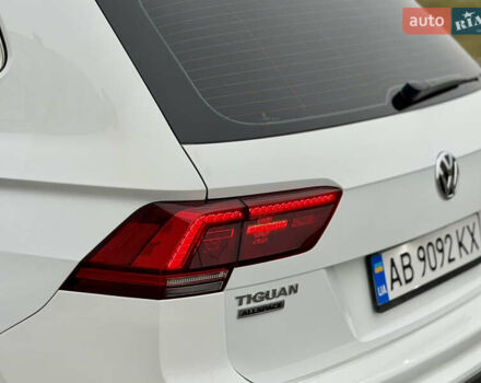 Білий Фольксваген Тігуан, об'ємом двигуна 2 л та пробігом 66 тис. км за 30999 $, фото 26 на Automoto.ua