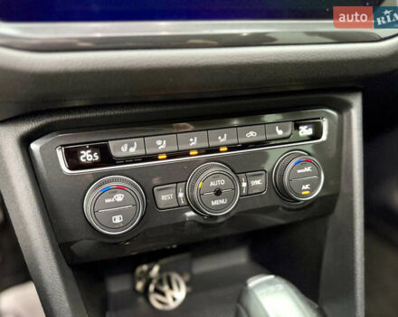 Білий Фольксваген Тігуан, об'ємом двигуна 2 л та пробігом 66 тис. км за 30999 $, фото 63 на Automoto.ua