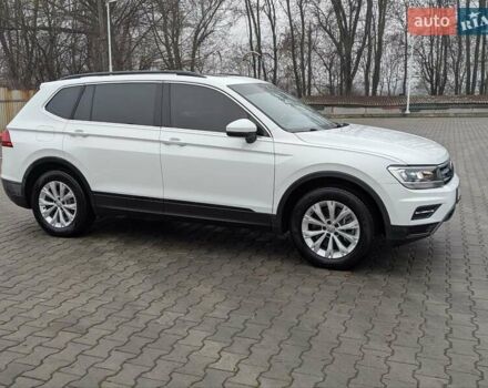Белый Фольксваген Тигуан, объемом двигателя 2 л и пробегом 160 тыс. км за 18300 $, фото 2 на Automoto.ua