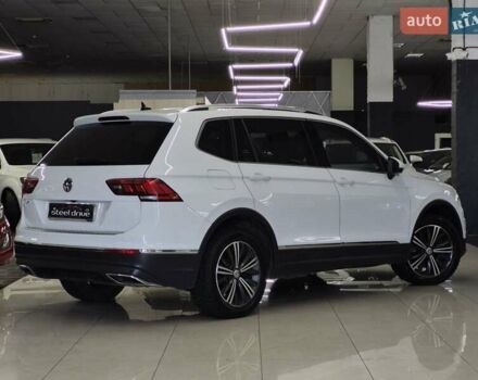 Белый Фольксваген Тигуан, объемом двигателя 2 л и пробегом 142 тыс. км за 21699 $, фото 1 на Automoto.ua