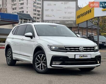 Белый Фольксваген Тигуан, объемом двигателя 2 л и пробегом 64 тыс. км за 17900 $, фото 2 на Automoto.ua