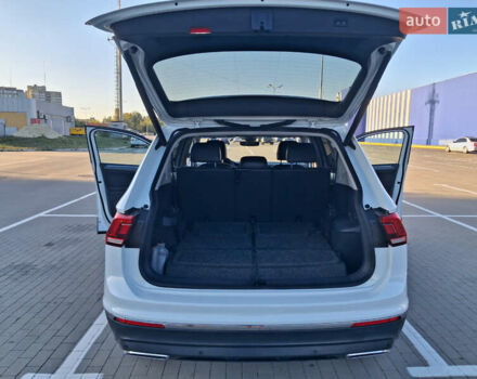 Білий Фольксваген Тігуан, об'ємом двигуна 2 л та пробігом 120 тис. км за 23400 $, фото 1 на Automoto.ua