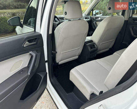 Білий Фольксваген Тігуан, об'ємом двигуна 2 л та пробігом 134 тис. км за 18500 $, фото 17 на Automoto.ua