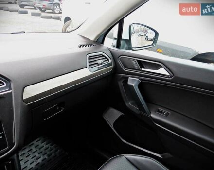 Білий Фольксваген Тігуан, об'ємом двигуна 2 л та пробігом 110 тис. км за 17800 $, фото 16 на Automoto.ua