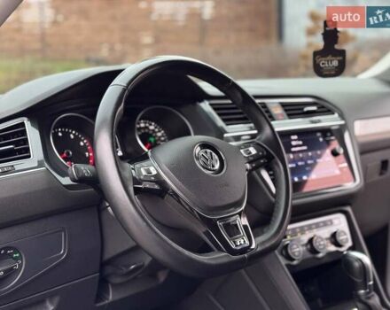 Белый Фольксваген Тигуан, объемом двигателя 2 л и пробегом 135 тыс. км за 21500 $, фото 20 на Automoto.ua