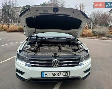 Білий Фольксваген Тігуан, об'ємом двигуна 2 л та пробігом 145 тис. км за 23600 $, фото 51 на Automoto.ua
