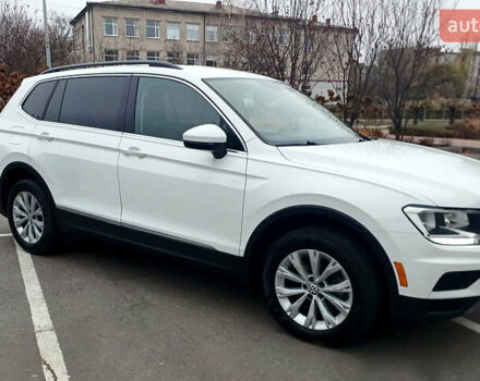 Білий Фольксваген Тігуан, об'ємом двигуна 2 л та пробігом 145 тис. км за 23600 $, фото 5 на Automoto.ua