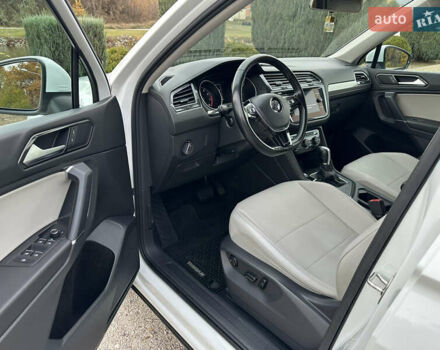 Білий Фольксваген Тігуан, об'ємом двигуна 2 л та пробігом 134 тис. км за 18500 $, фото 13 на Automoto.ua