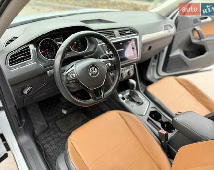 Білий Фольксваген Тігуан, об'ємом двигуна 2 л та пробігом 72 тис. км за 19300 $, фото 19 на Automoto.ua