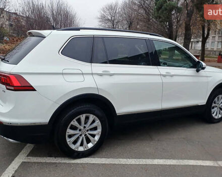 Білий Фольксваген Тігуан, об'ємом двигуна 2 л та пробігом 145 тис. км за 23600 $, фото 4 на Automoto.ua