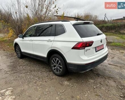 Белый Фольксваген Тигуан, объемом двигателя 2 л и пробегом 123 тыс. км за 17500 $, фото 4 на Automoto.ua