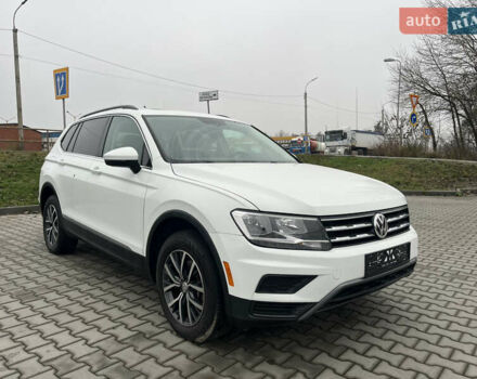Белый Фольксваген Тигуан, объемом двигателя 2 л и пробегом 112 тыс. км за 17800 $, фото 2 на Automoto.ua