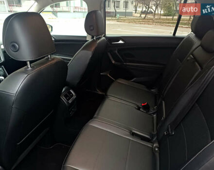 Білий Фольксваген Тігуан, об'ємом двигуна 2 л та пробігом 145 тис. км за 23600 $, фото 46 на Automoto.ua