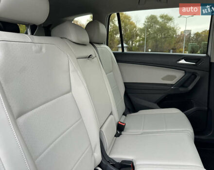 Білий Фольксваген Тігуан, об'ємом двигуна 2 л та пробігом 134 тис. км за 18500 $, фото 25 на Automoto.ua