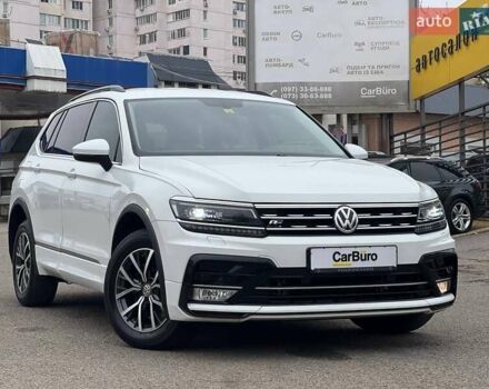 Белый Фольксваген Тигуан, объемом двигателя 2 л и пробегом 64 тыс. км за 17900 $, фото 1 на Automoto.ua