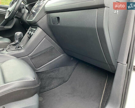 Білий Фольксваген Тігуан, об'ємом двигуна 2 л та пробігом 182 тис. км за 31600 $, фото 84 на Automoto.ua