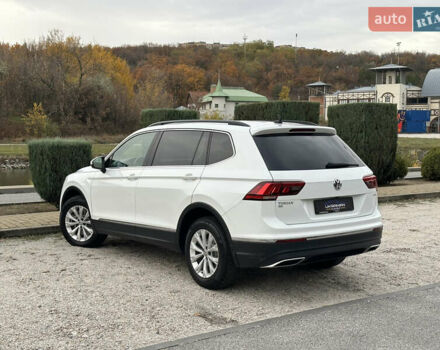 Білий Фольксваген Тігуан, об'ємом двигуна 2 л та пробігом 134 тис. км за 18500 $, фото 6 на Automoto.ua