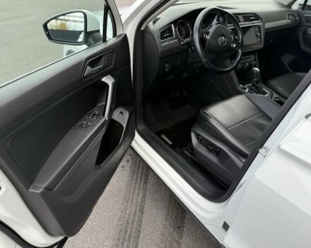 Белый Фольксваген Тигуан, объемом двигателя 2 л и пробегом 175 тыс. км за 18399 $, фото 16 на Automoto.ua