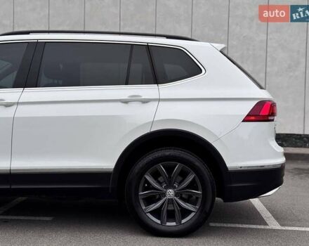 Белый Фольксваген Тигуан, объемом двигателя 2 л и пробегом 135 тыс. км за 21500 $, фото 9 на Automoto.ua