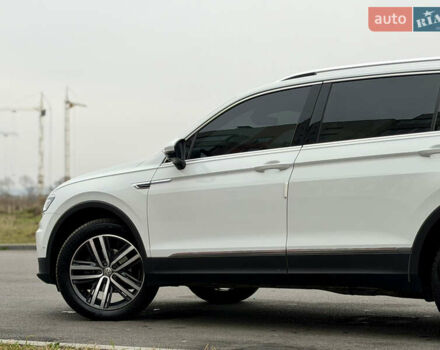 Білий Фольксваген Тігуан, об'ємом двигуна 2 л та пробігом 66 тис. км за 30999 $, фото 37 на Automoto.ua