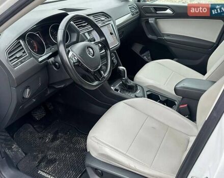 Белый Фольксваген Тигуан, объемом двигателя 2 л и пробегом 123 тыс. км за 17500 $, фото 3 на Automoto.ua