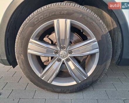 Білий Фольксваген Тігуан, об'ємом двигуна 2 л та пробігом 120 тис. км за 23400 $, фото 23 на Automoto.ua