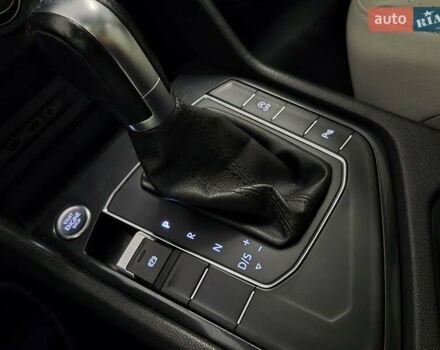 Белый Фольксваген Тигуан, объемом двигателя 2 л и пробегом 142 тыс. км за 21699 $, фото 16 на Automoto.ua