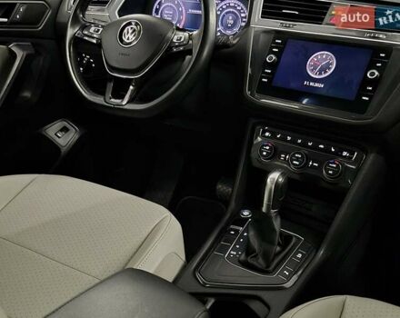 Белый Фольксваген Тигуан, объемом двигателя 2 л и пробегом 142 тыс. км за 21699 $, фото 11 на Automoto.ua