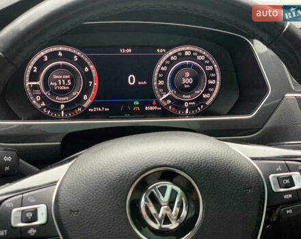 Белый Фольксваген Тигуан, объемом двигателя 2 л и пробегом 111 тыс. км за 28000 $, фото 2 на Automoto.ua