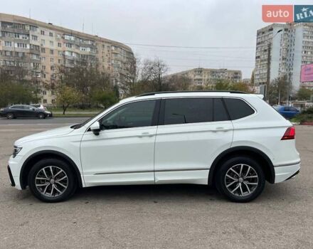 Белый Фольксваген Тигуан, объемом двигателя 2 л и пробегом 64 тыс. км за 17900 $, фото 10 на Automoto.ua