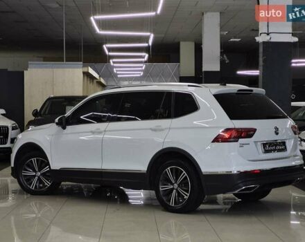 Белый Фольксваген Тигуан, объемом двигателя 2 л и пробегом 142 тыс. км за 21699 $, фото 3 на Automoto.ua