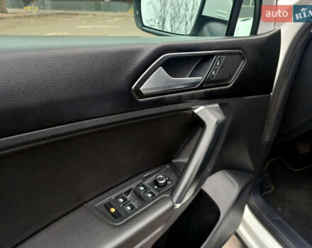 Білий Фольксваген Тігуан, об'ємом двигуна 2 л та пробігом 145 тис. км за 23600 $, фото 32 на Automoto.ua