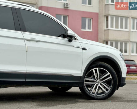 Білий Фольксваген Тігуан, об'ємом двигуна 2 л та пробігом 66 тис. км за 30999 $, фото 33 на Automoto.ua
