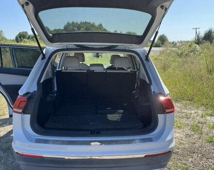 Білий Фольксваген Тігуан, об'ємом двигуна 2 л та пробігом 180 тис. км за 19500 $, фото 5 на Automoto.ua